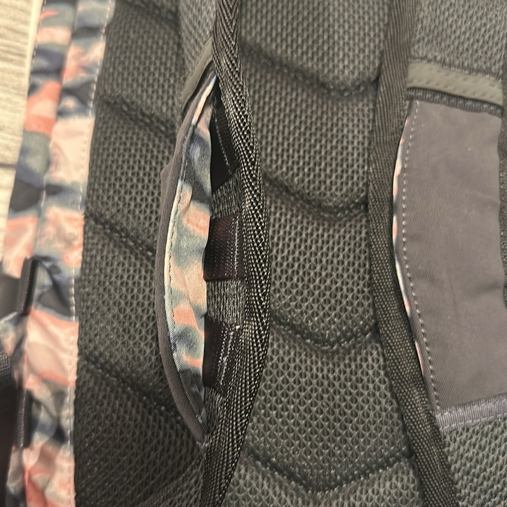 🍋Rare Vintage Lululemon Run From Work Backpack pink camo🍋 - Picture 7 of 15